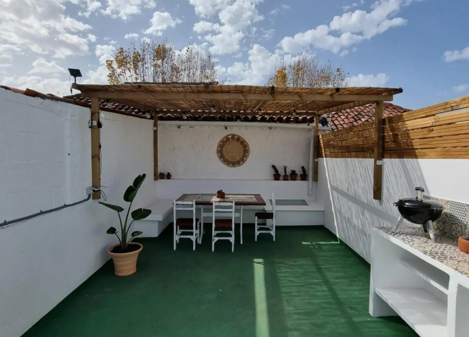 Hogar Tranquilo: Casa Tata contacts